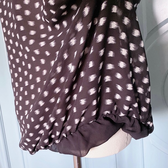 Max Studio Sleeveless Fully Lined Blouse - Picture 6 of 10